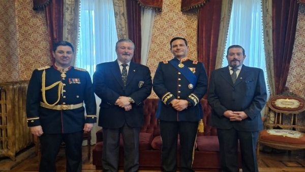 Avanzada Punta Arenas saluda a V División en el marco de las Glorias del Ejército